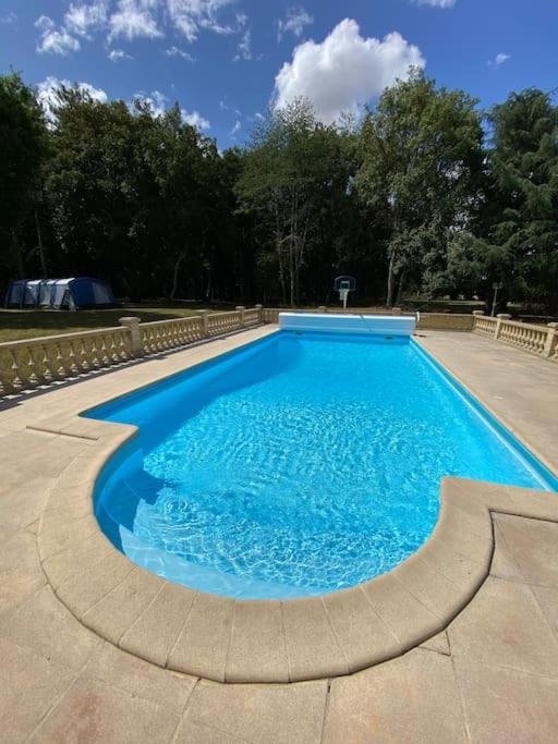 Villa Le Cabaret Paisible Avec Piscine à Montierchaume Extérieur photo