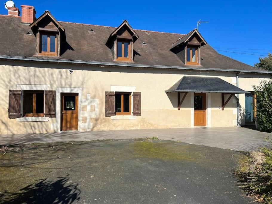 Villa Le Cabaret Paisible Avec Piscine à Montierchaume Extérieur photo