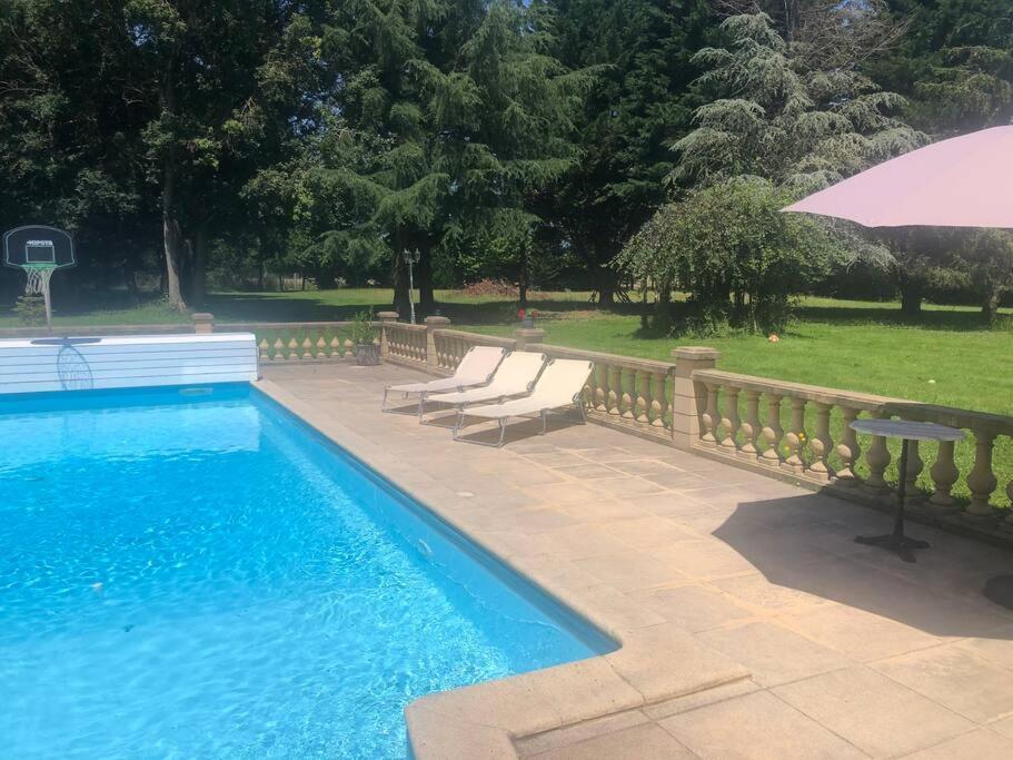 Villa Le Cabaret Paisible Avec Piscine à Montierchaume Extérieur photo